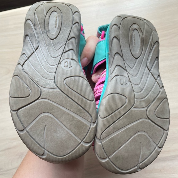 CAT & JACK UGC Toddler size 10 water shoes pink blue adjustable Velcro top back - Picture 11 of 12